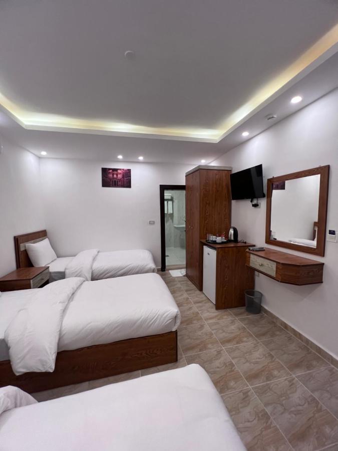 Petra Family Hotel Wadi Musa Exterior photo