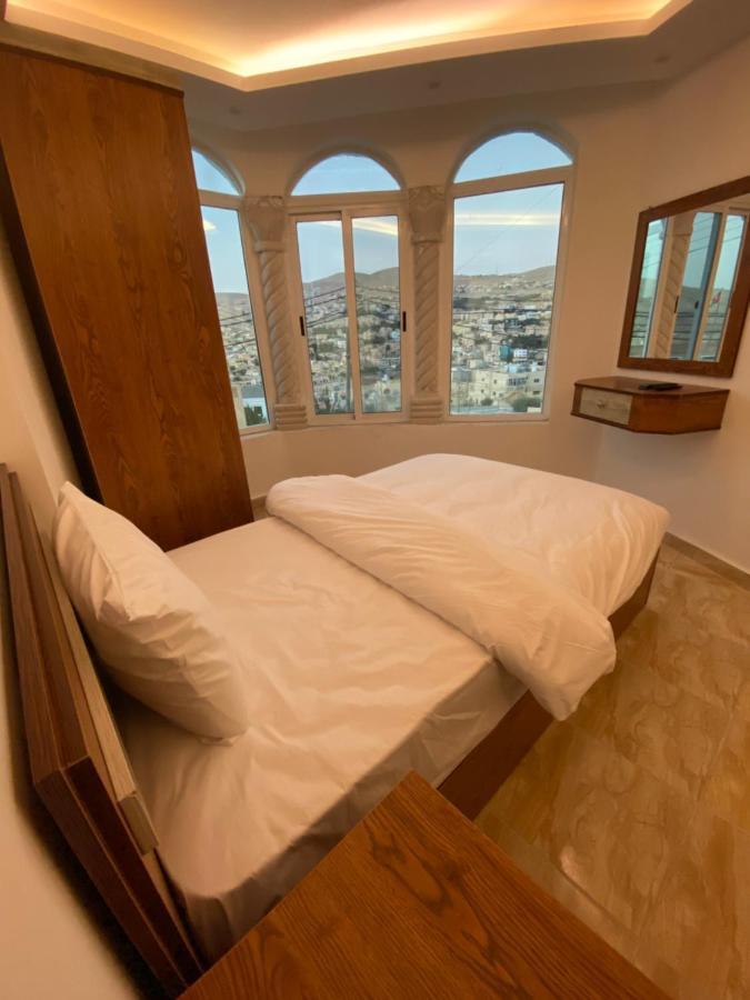 Petra Family Hotel Wadi Musa Exterior photo